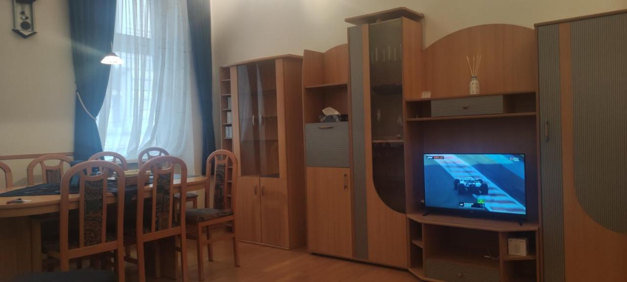 2-Room Appartment Near Westbahnhof Wien Exteriör bild